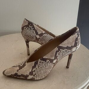 Vince Camuto Beige leather snake embossed stylish pumps
